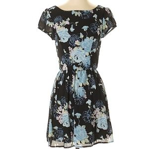 Three Pink Hearts Trixxi Juniors Floral Dress size 3 juniors